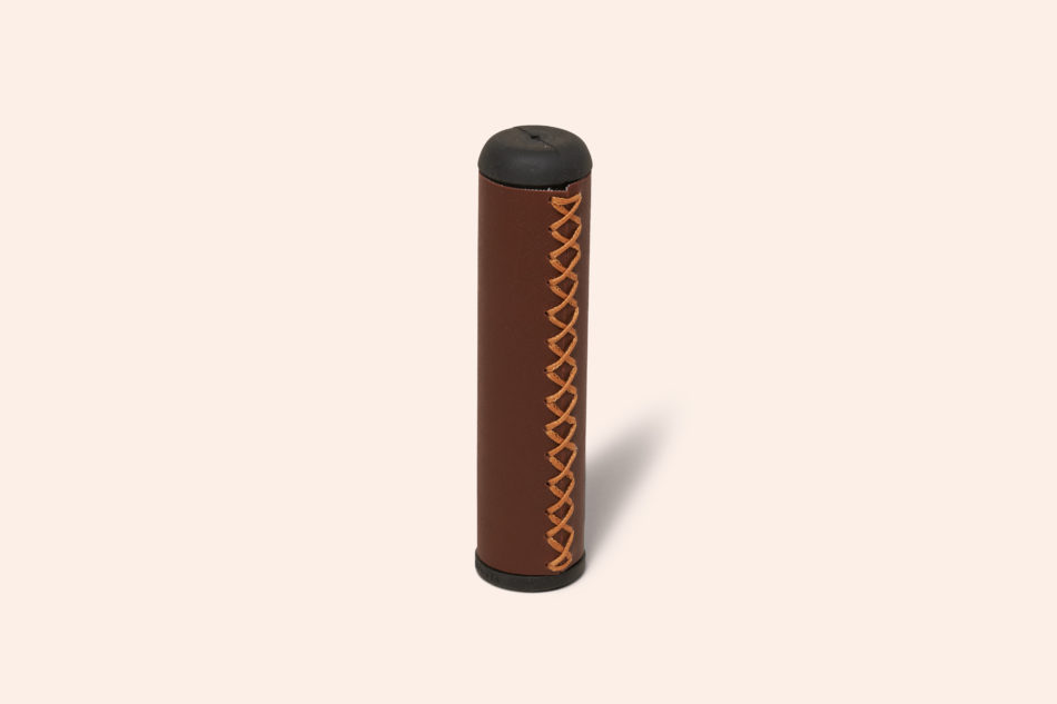 thu_ss_grips_brown_one