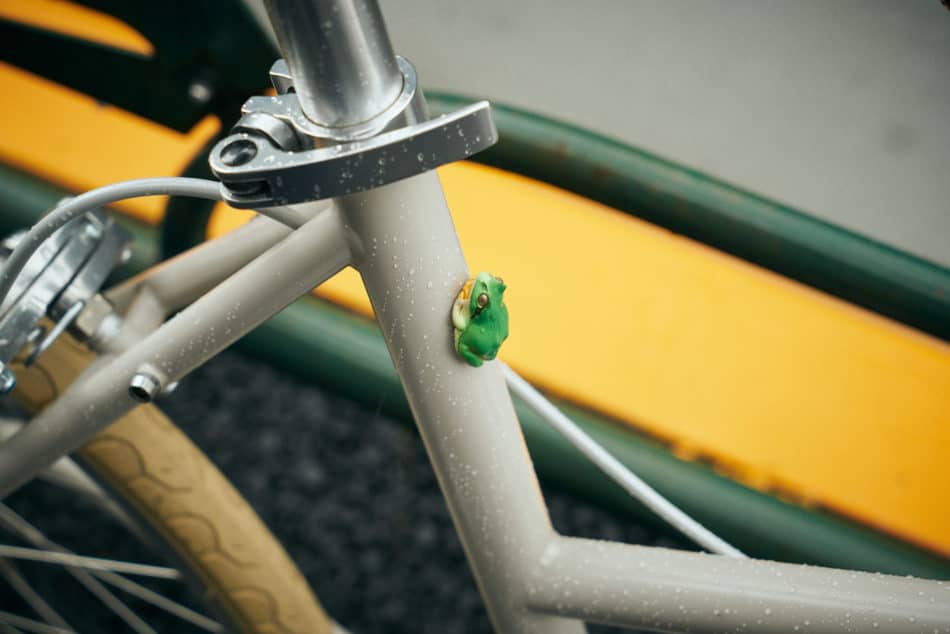 かわいい自転車パーツ　カエルライト