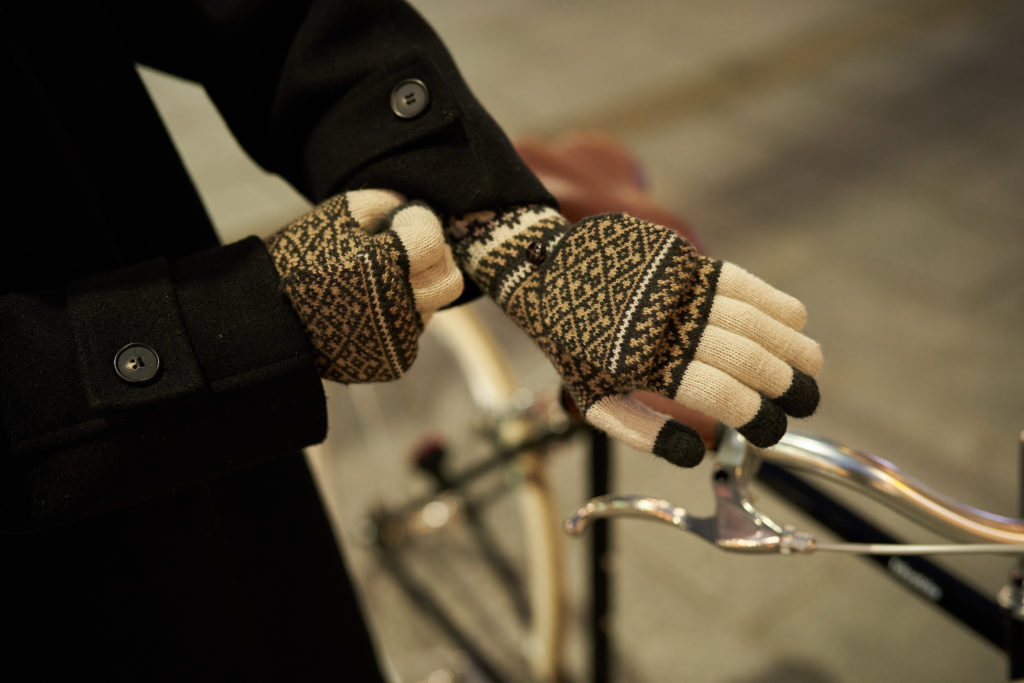 冬の”美味しい”に満たされるサイクリング：EVOLG x tokobike オリジナル手袋。スマホ対応